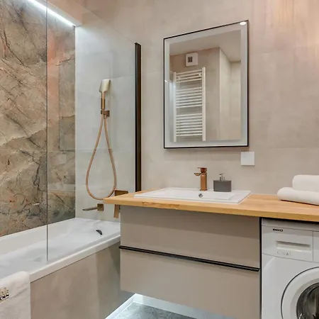 Апартаменты Granaria Calm & Elegant - Prime Location & Bathtub By Downtown